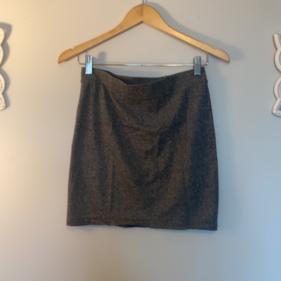 Grey fitted skirt - Picture 2 of 2